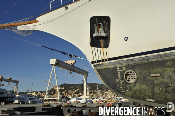 Les Mega-Yachts se refont une beaute a La Ciotat