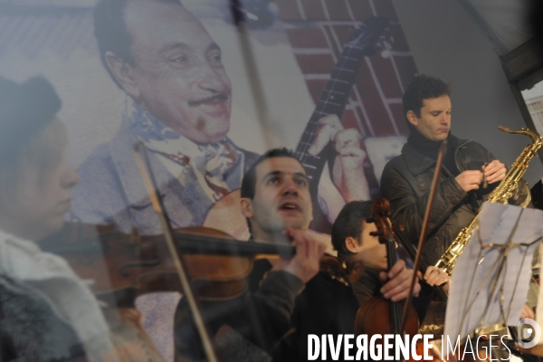 Inauguration de la place Django Reinhardt en hommage au guitariste de jazz manouche