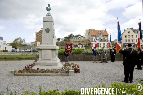 Illustration Avril 2014..Des anciens combattants, participent a une ceremonie de commemorations au monument aux morts de Wimereux