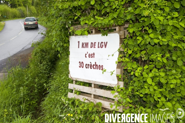 Illustration Avril 2014.Opposition a la ligne  LGV,ligne à grande vitesse,entre Bordeaux et Hendaye,