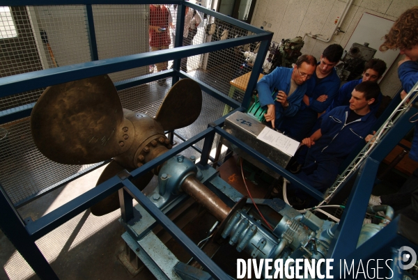 Le Lycee Maritime de Ciboure : formation de jeunes adolescents aux metiers de marins pecheurs