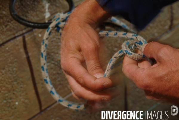 Le Lycee Maritime de Ciboure : formation de jeunes adolescents aux metiers de marins pecheurs