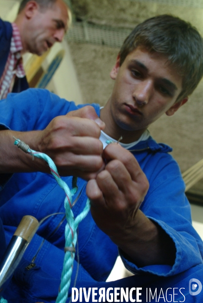 Le Lycee Maritime de Ciboure : formation de jeunes adolescents aux metiers de marins pecheurs