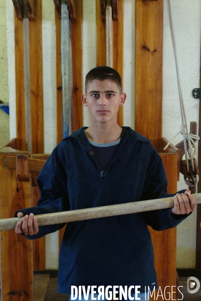 Le Lycee Maritime de Ciboure : formation de jeunes adolescents aux metiers de marins pecheurs