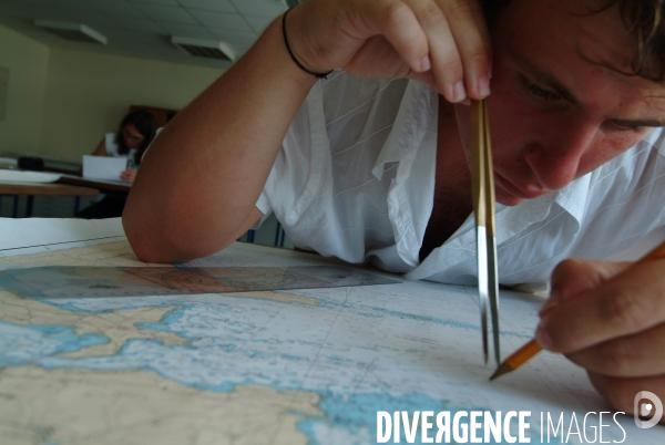 Le Lycee Maritime de Ciboure : formation de jeunes adolescents aux metiers de marins pecheurs