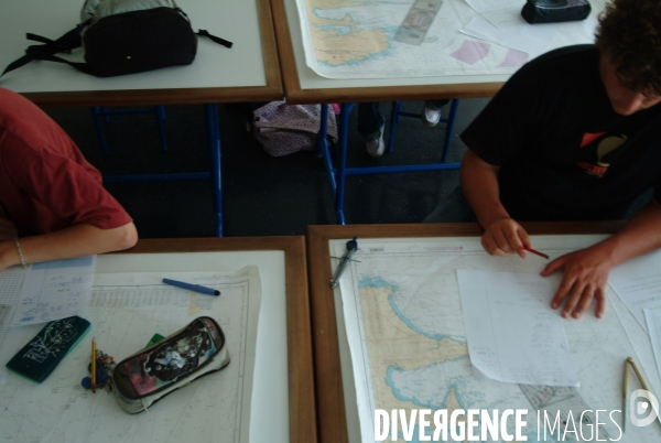 Le Lycee Maritime de Ciboure : formation de jeunes adolescents aux metiers de marins pecheurs