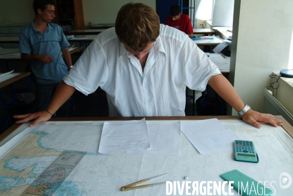 Le Lycee Maritime de Ciboure : formation de jeunes adolescents aux metiers de marins pecheurs