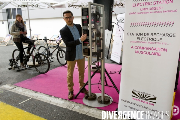 La Foire de Paris.Le Ouishare Village, espace réserver aux nouvelles pratiques de l économie collaborative.