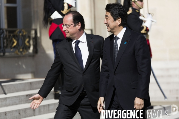 Francois Hollande recoit  Shinzo Abe.