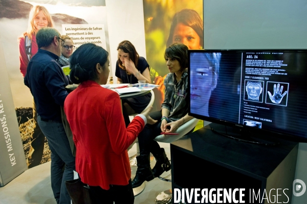 Forum de l alternance,a la Villette.sur  le stand de la société Safran