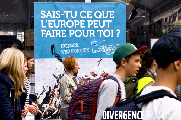 Paris fete l Europe.Campagne de sensibilisation pour l Europe a destination des jeunes. Sais tu ce que l Europe peut faire pour toi
