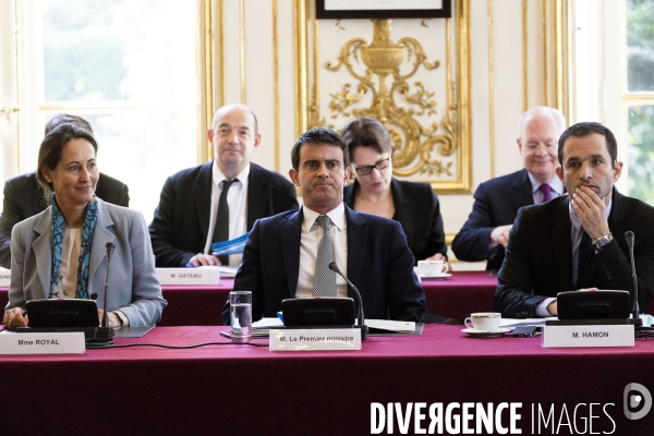Manuel Valls reunit les ministres a Matignon.