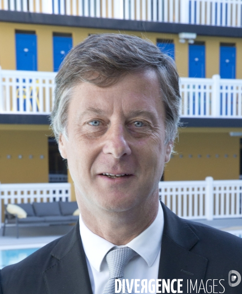 Sebastien bazin inaugure la piscine molitor