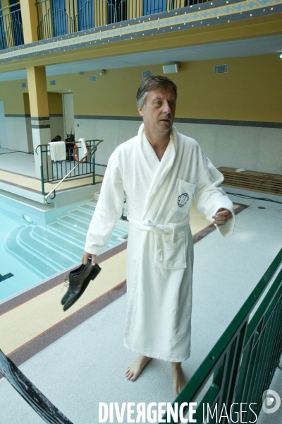 Sebastien bazin inaugure la piscine molitor