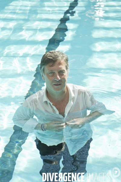 Sebastien bazin inaugure la piscine molitor