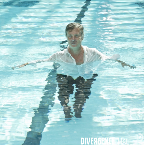 Sebastien bazin inaugure la piscine molitor