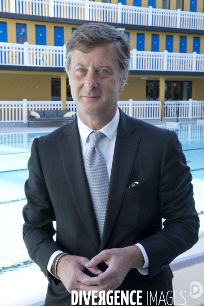 Sebastien bazin inaugure la piscine molitor