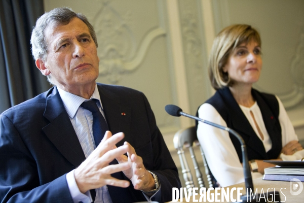 Conférence de presse de Jean-Cyril SPINETTA, ( PDG d Air France-KLM et ex Président du conseil de surveillance d Areva), et Anne LAUVERGEON (ex présidente du directoire d AREVA) en réponse au rapport de la cour des comptes.