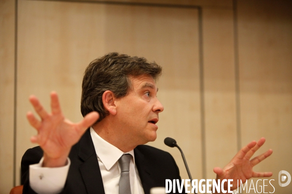 Arnaud MONTEBOURG et Najat VALLAUD-BELKACEM visitent la Cité DESCARTES à Champs - sur - Marne