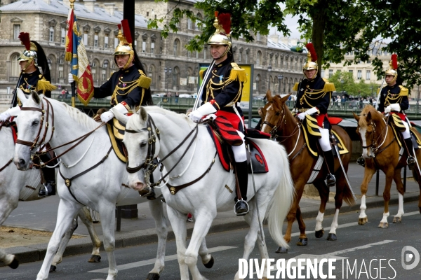 Illustration Mai 2014.Le régiment de cavalerie de la garde républicaine sur les quais prés de l hotel de ville.