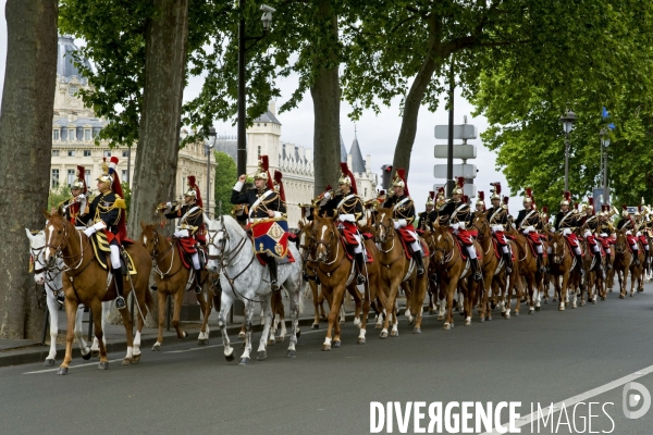 Illustration Mai 2014.Le régiment de cavalerie de la garde républicaine sur les quais prés de l hotel de ville.