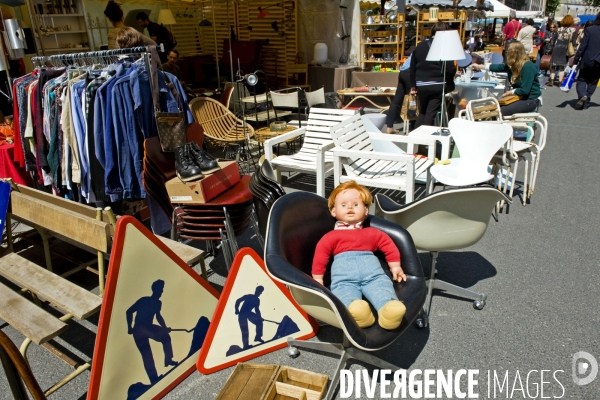 Illustration Mai 2014.A la brocante de printemps dans le troisiéme arrondissement