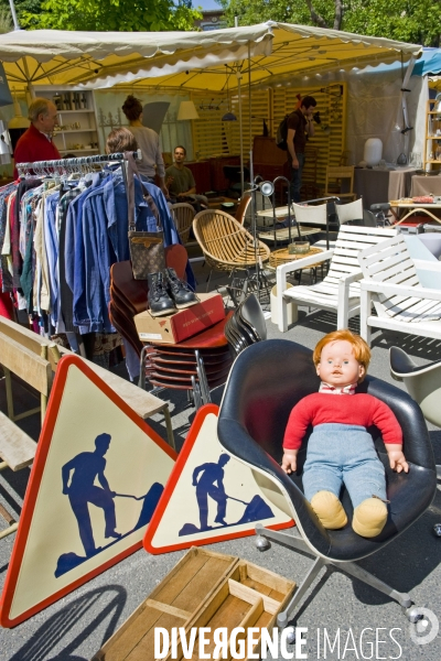 Illustration Mai 2014.A la brocante de printemps dans le troisiéme arrondissement