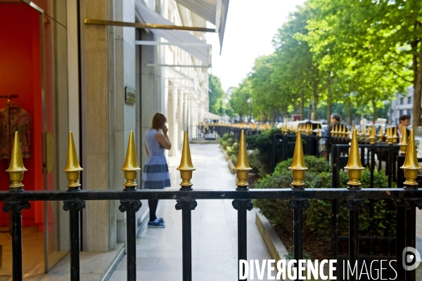 Illustration Mai 2014.Avenue Montaigne et ses boutiques de mode de luxe