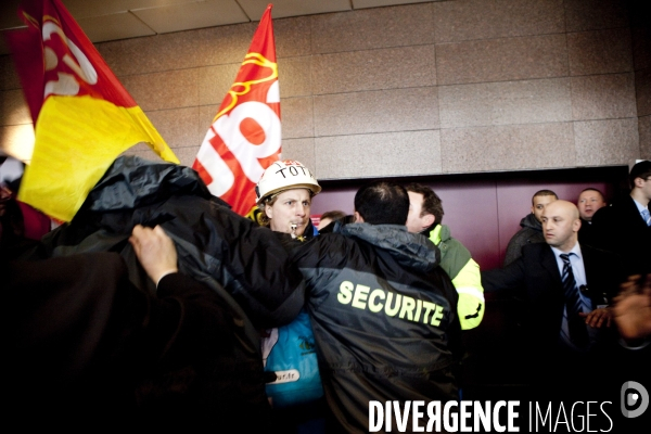 Manifestation des salariés de Total contre la fermeture du site de Dunkerque