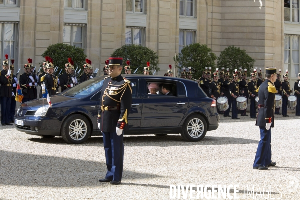 Visite d Etat de la Reine Elizabeth II à l occasion du 7Oème anniversaire du débarquement des forces alliées le 6 juin 1944 en Normandie.