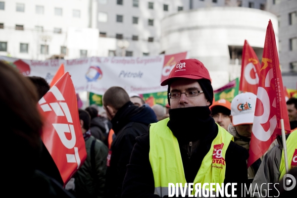 Manifestation des salariés de Total contre la fermeture du site de Dunkerque