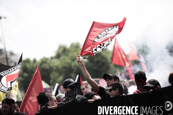 Les antifas dans la rue pour clement meric et contre le fn