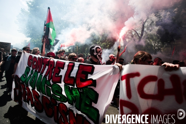Les antifas dans la rue pour clement meric et contre le fn
