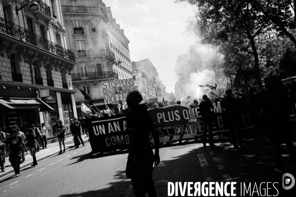 Les antifas dans la rue pour clement meric et contre le fn