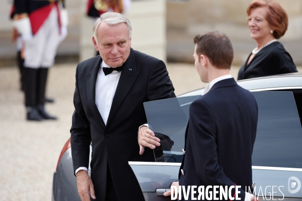 Diner d état à l Elysée en l honneur de la reine Elisabeth II