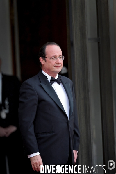 Diner d état à l Elysée en l honneur de la reine Elisabeth II