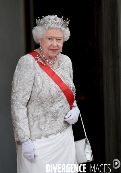 Diner d état à l Elysée en l honneur de la reine Elisabeth II