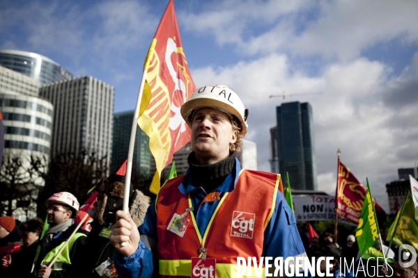 Manifestation des salariés de Total contre la fermeture du site de Dunkerque