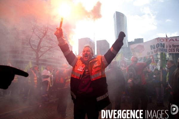 Manifestation des salariés de Total contre la fermeture du site de Dunkerque