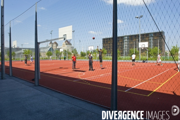 Le sport a Paris.Le centre sportif Jules Ladoumegue à Paris.Les tennis