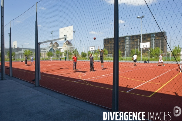 Le sport a Paris.Le centre sportif Jules Ladoumegue à Paris.Les tennis