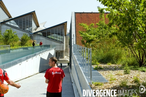 Le sport a Paris.Le centre sportif Jules Ladoumegue à Paris.Les tennis