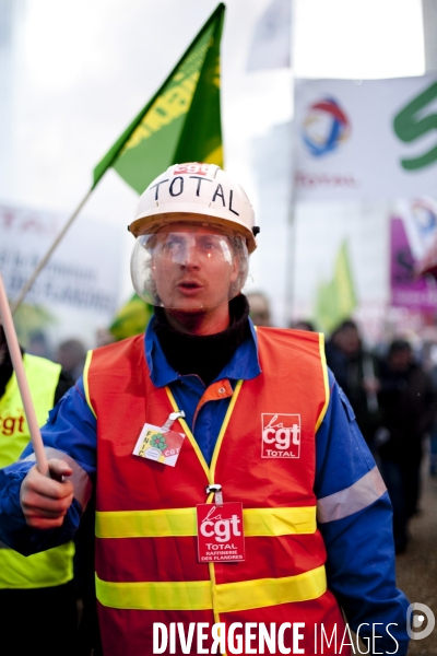 Manifestation des salariés de Total contre la fermeture du site de Dunkerque