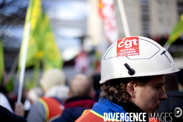 Manifestation des salariés de Total contre la fermeture du site de Dunkerque