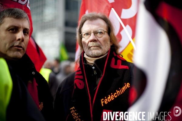 Manifestation des salariés de Total contre la fermeture du site de Dunkerque