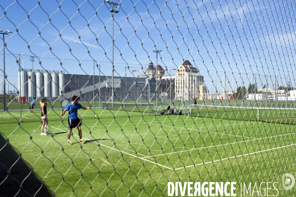 Le sport a Paris.Le centre sportif Jules Ladoumegue à Paris.Les tennis