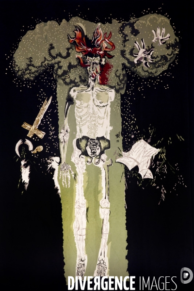 Le Musée Jean Lurçat et de la tapisserie contemporaine d Angers, situé dans l ancien hôpital médiéval Saint Jean, abrite le célèbre  Chant du monde  (1957-1966) de Jean Lurçat.