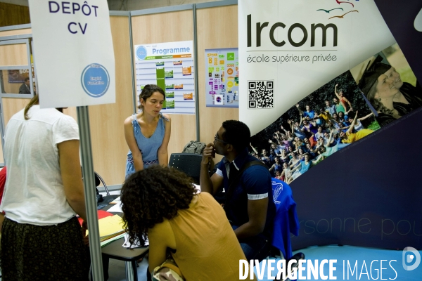 Le Salon des Solidarités..L IRCOM est une éole privée basée à Angers qui a développe un master en solidarité internationale et action sociale.