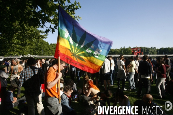 Rassemblement du 18 joints à la Villette