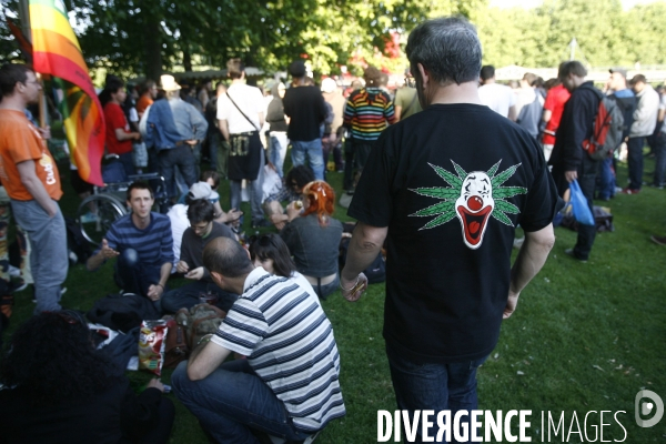 Rassemblement du 18 joints à la Villette